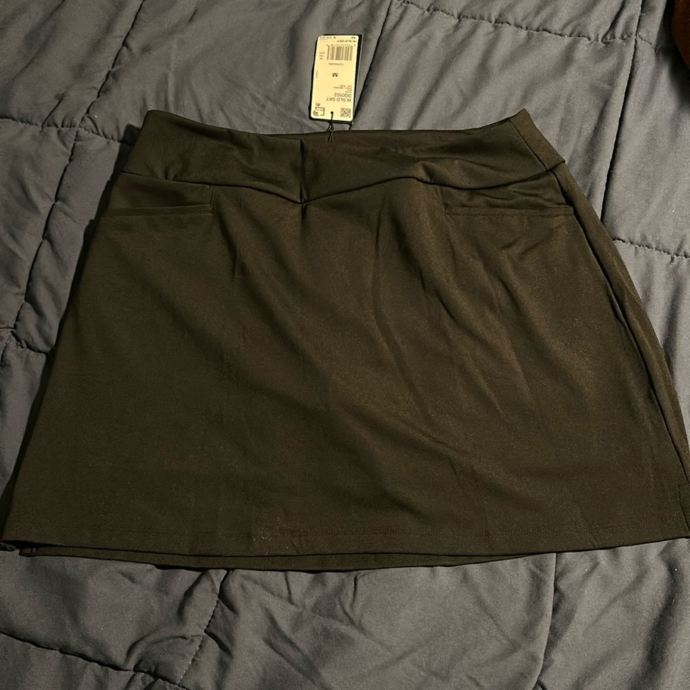 Adidas golf/tennis skirt w/built in shorts